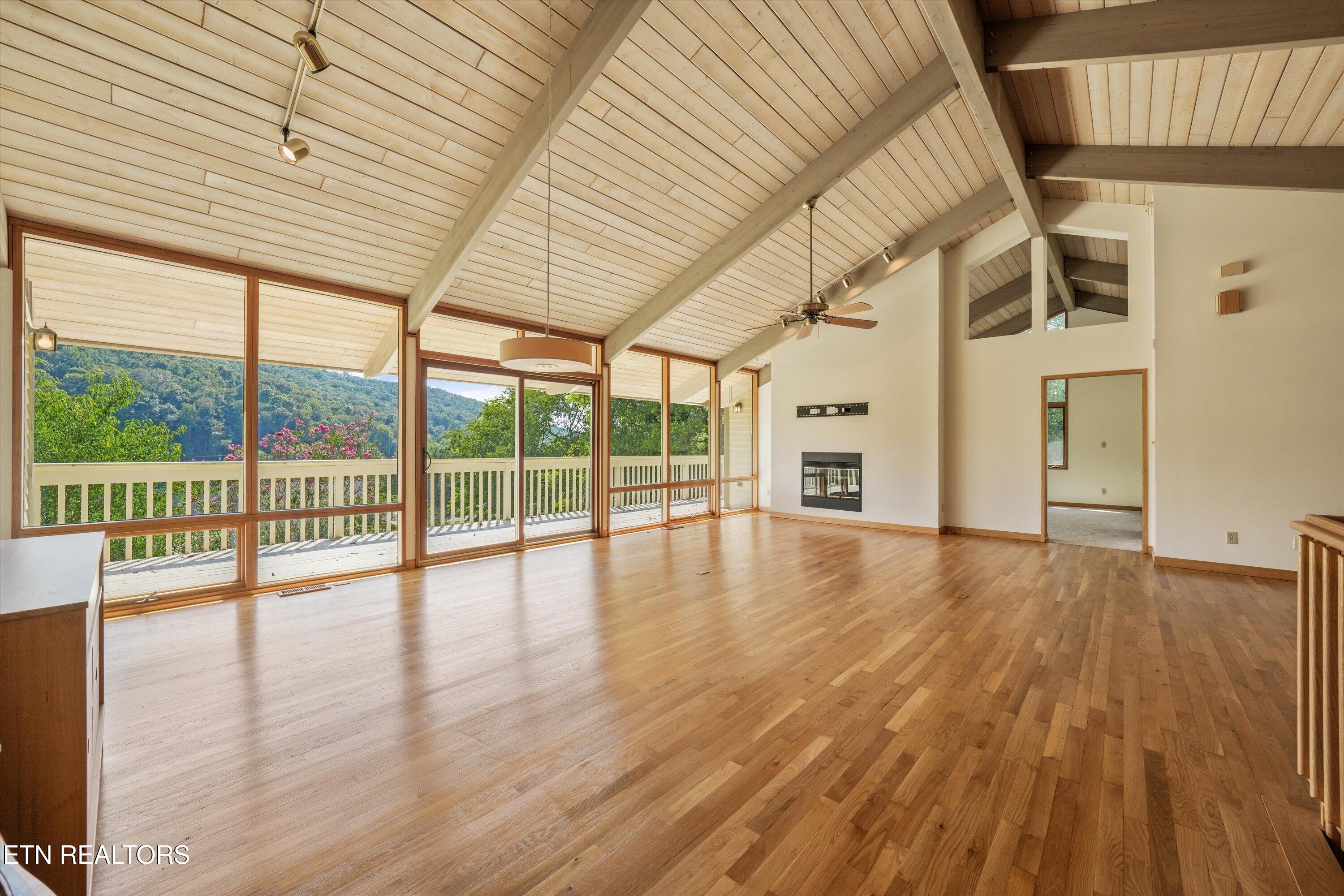 109 Lakeview Place