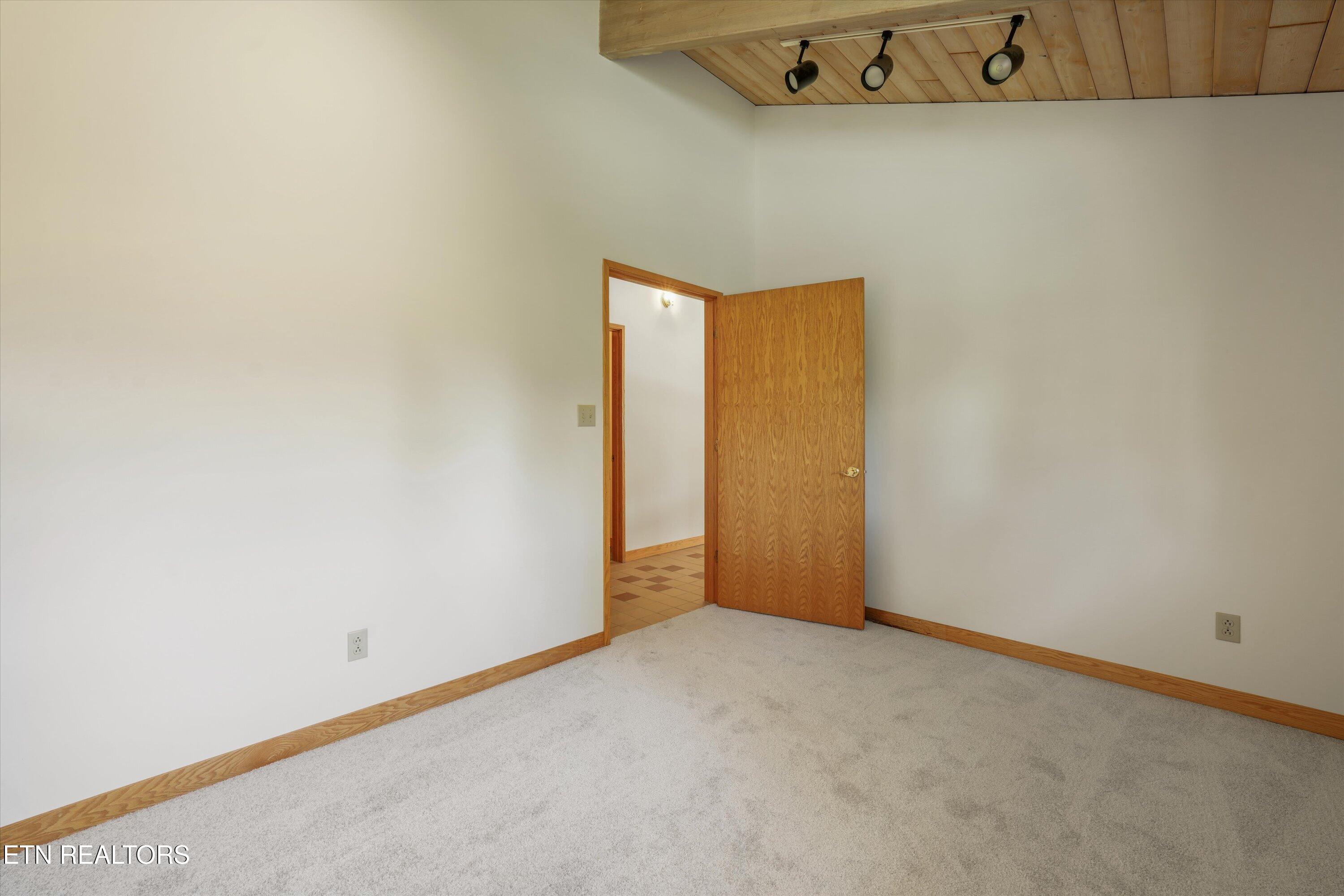 109 Lakeview Place