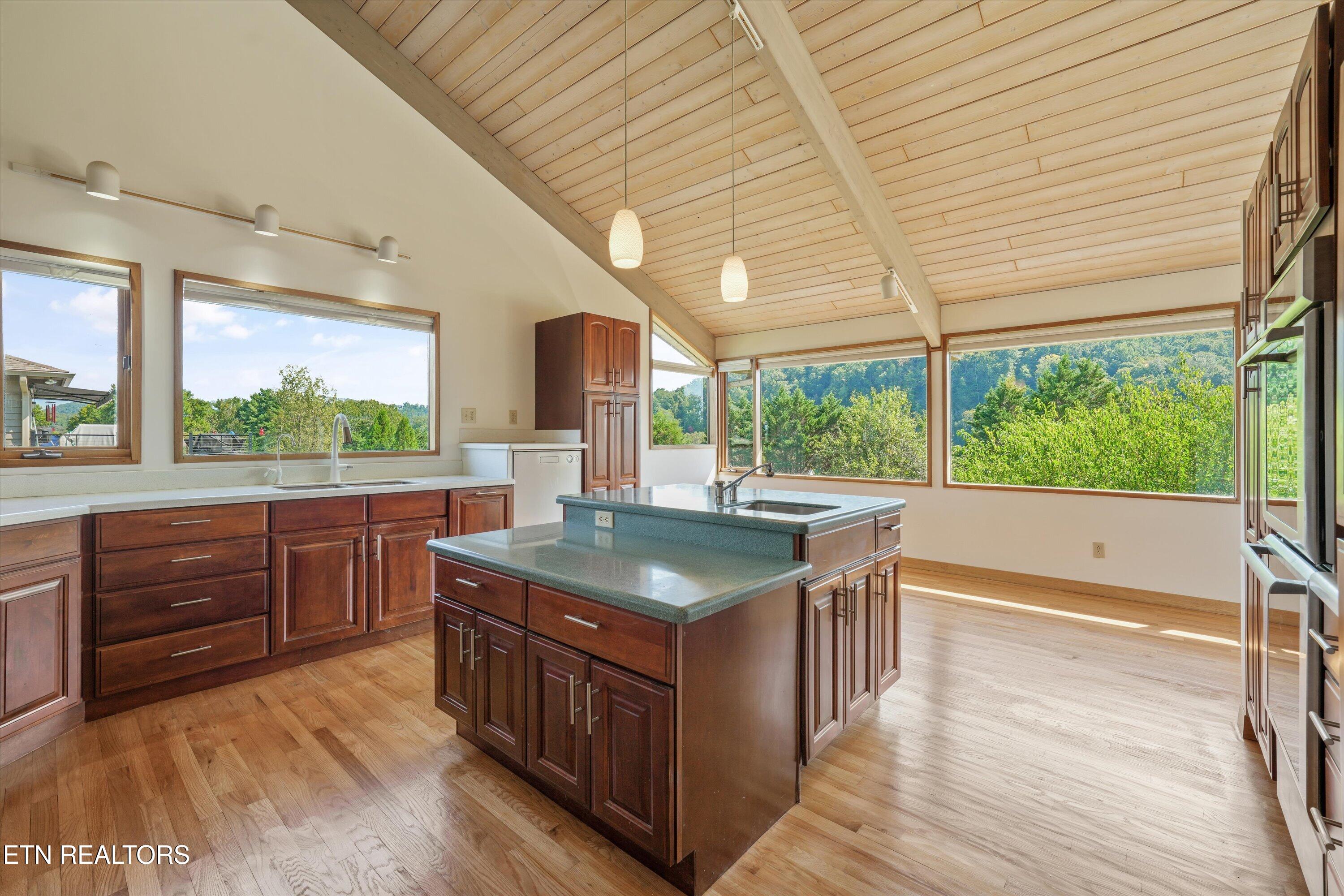 109 Lakeview Place