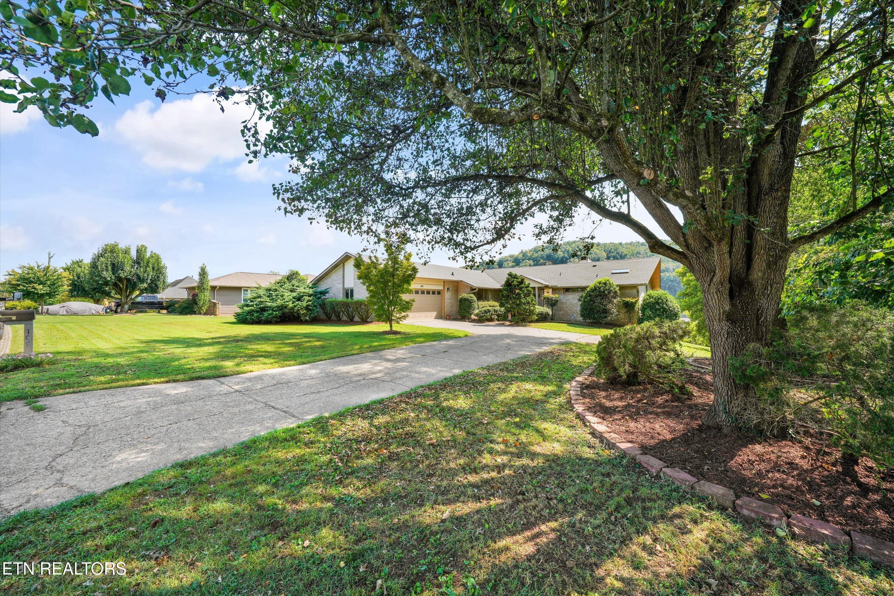 109 Lakeview Place
