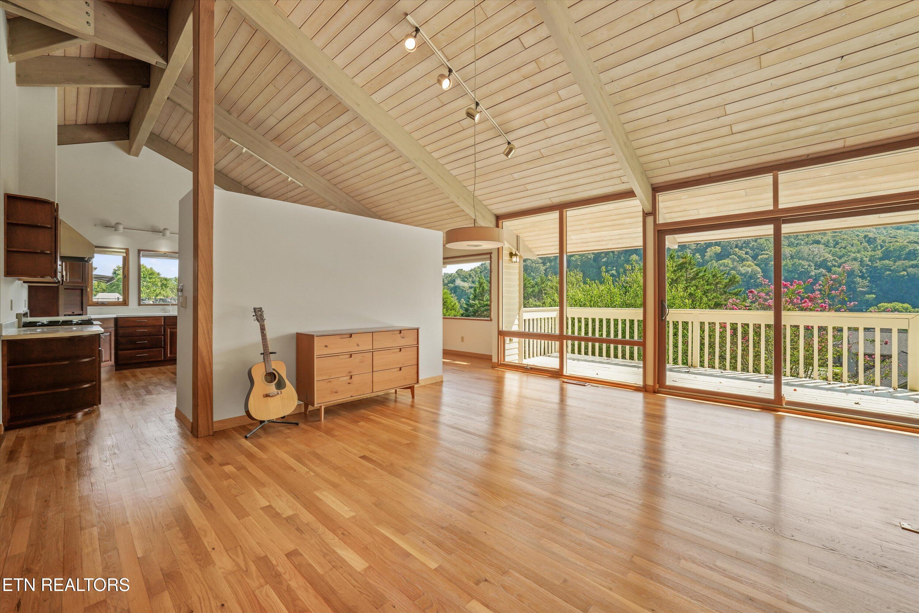 109 Lakeview Place
