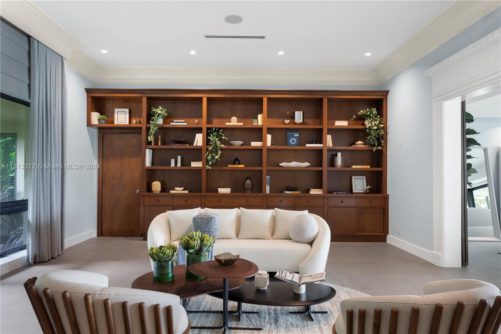 250 W San Marino Dr
