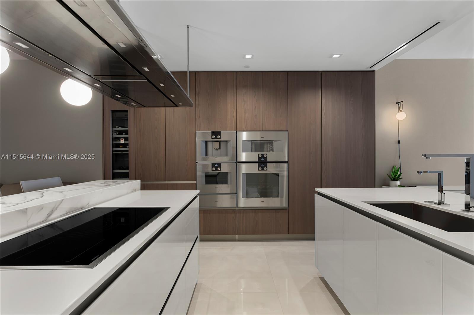 18501 Collins Ave # 1003