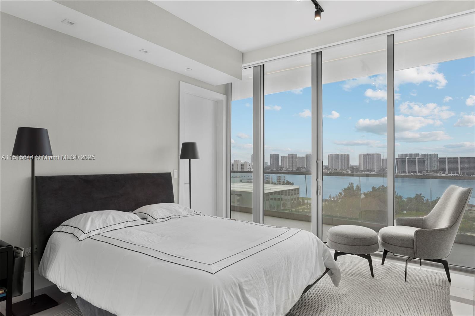 18501 Collins Ave # 1003