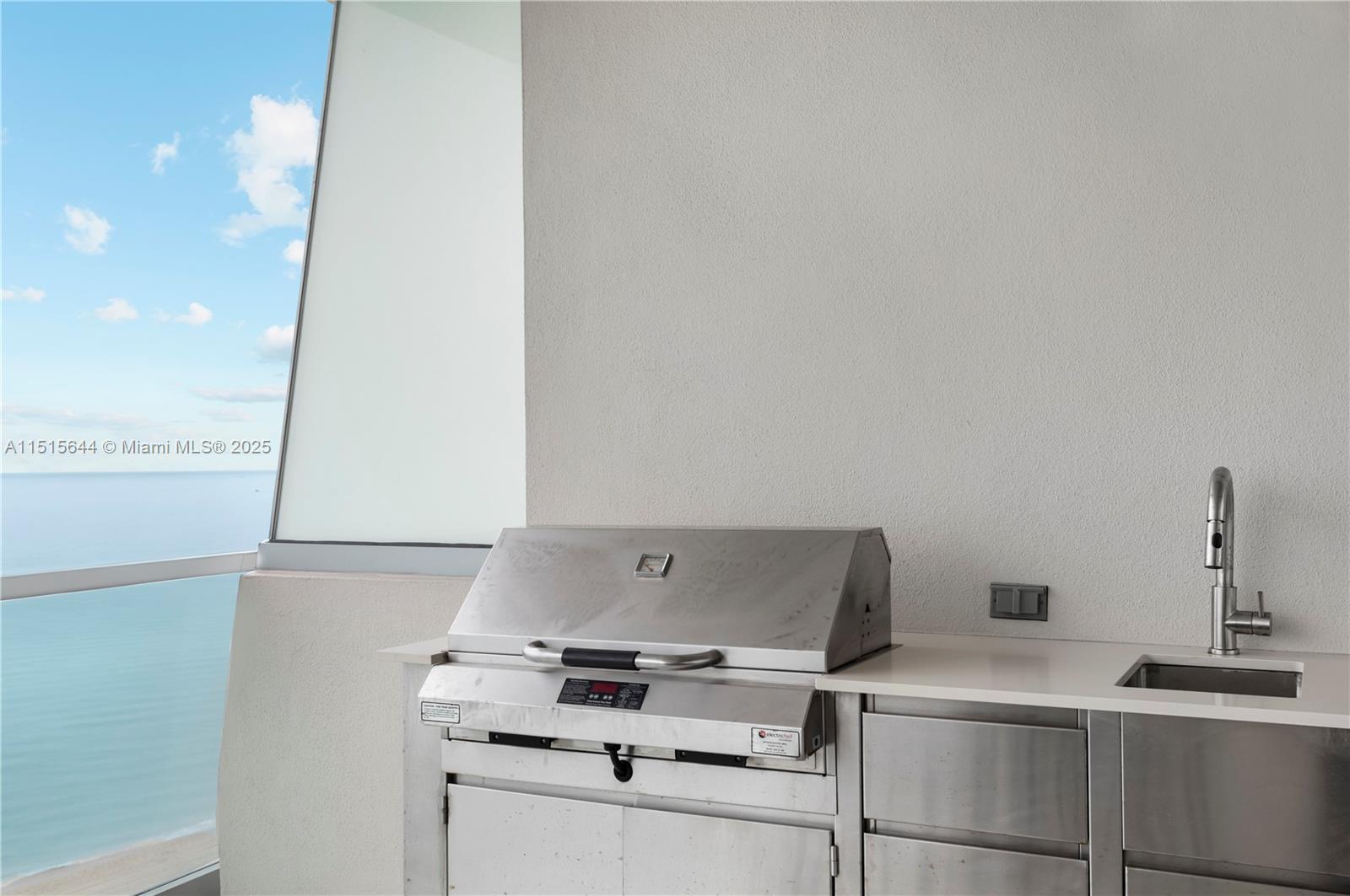 18501 Collins Ave # 1003