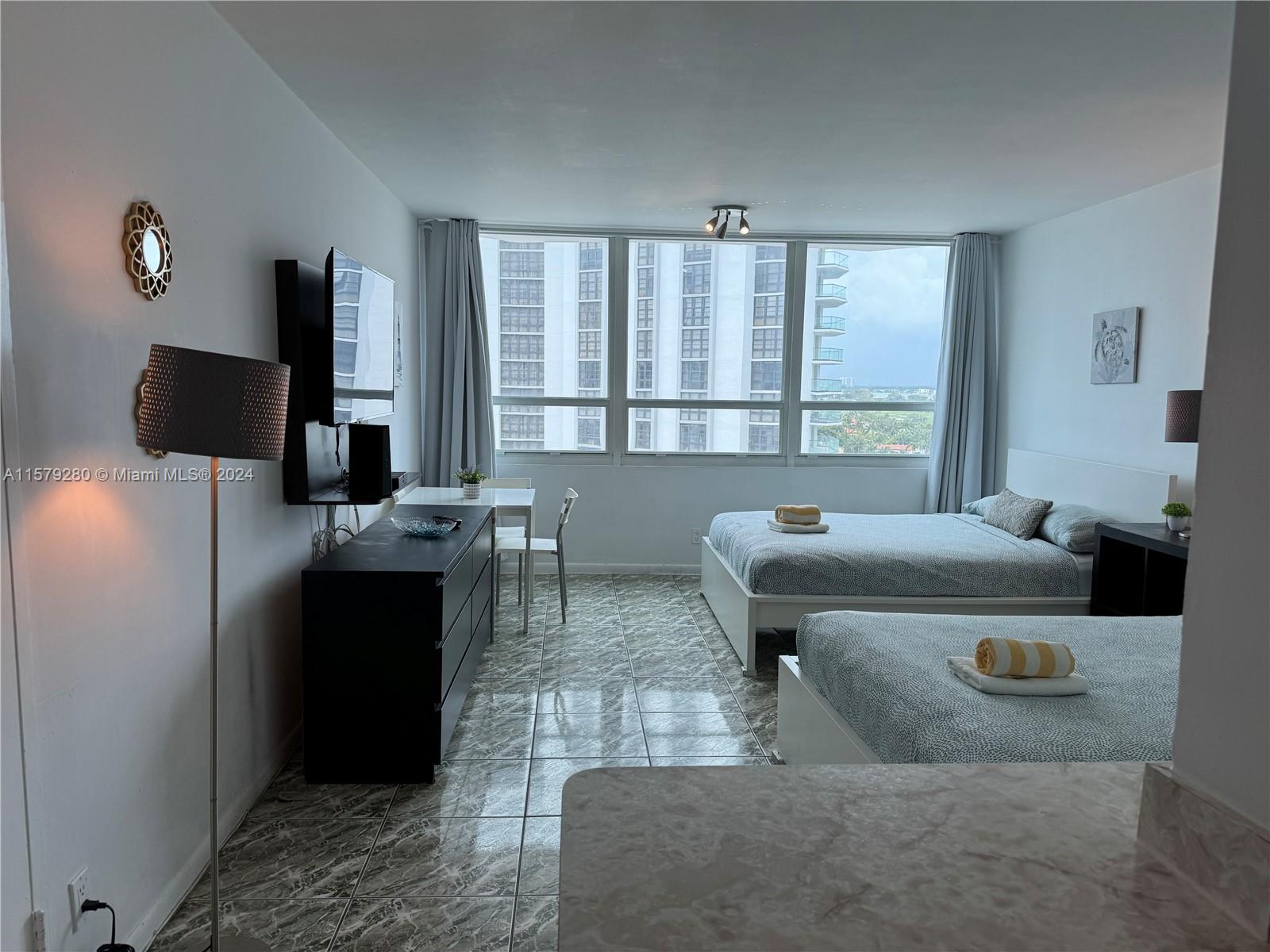 5445 Collins Ave # 814