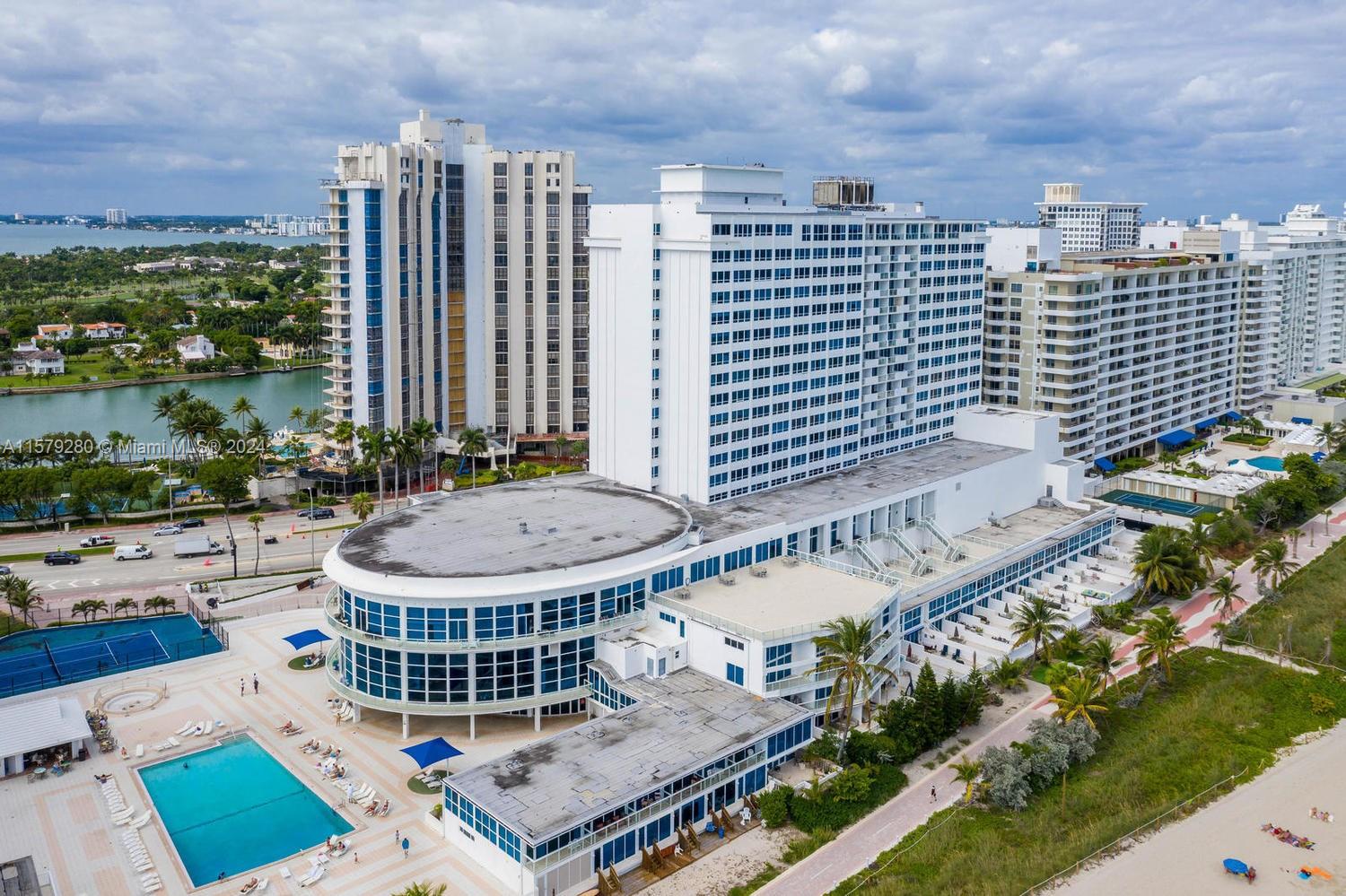 5445 Collins Ave # 814