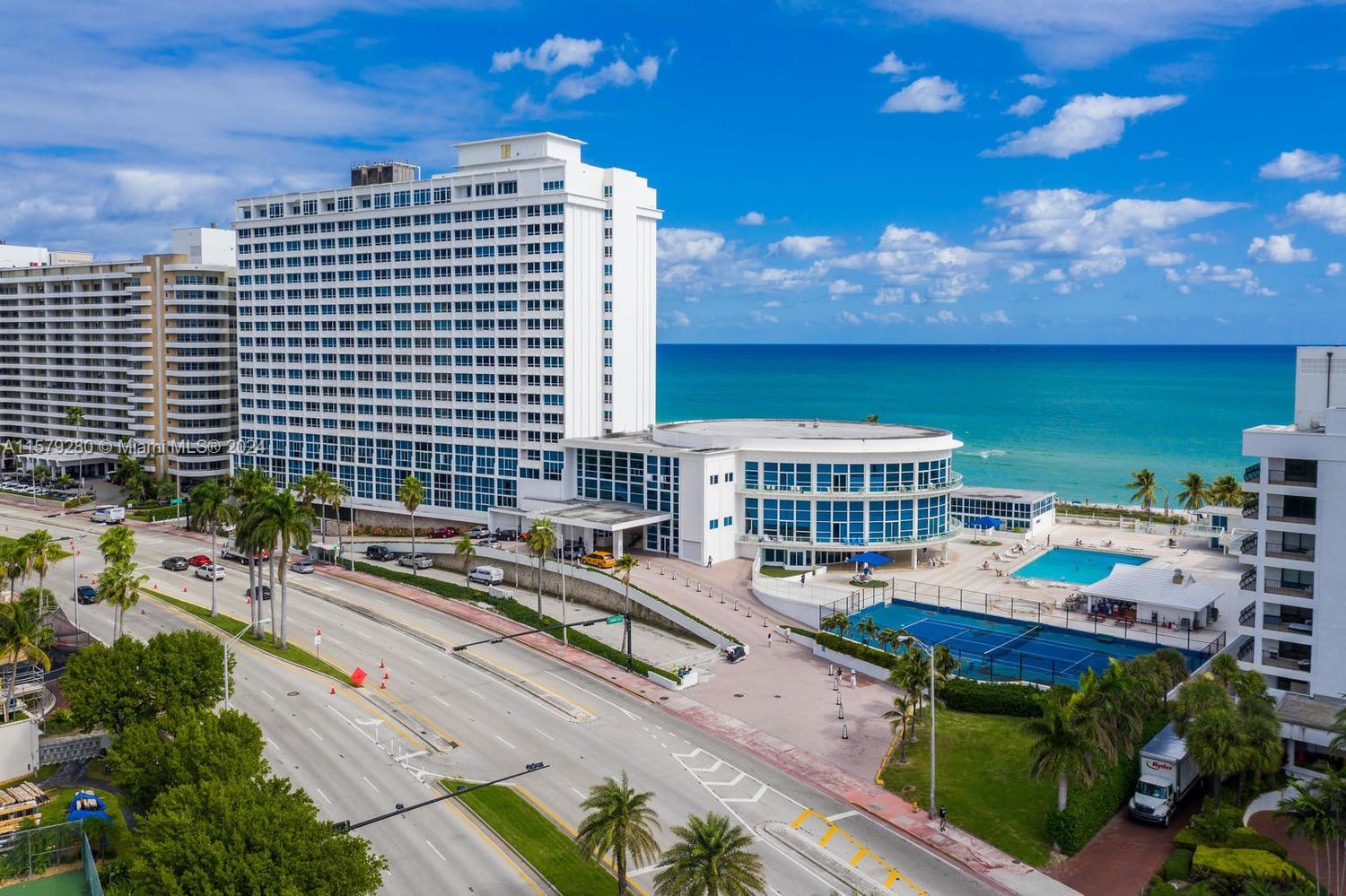 5445 Collins Ave # 814