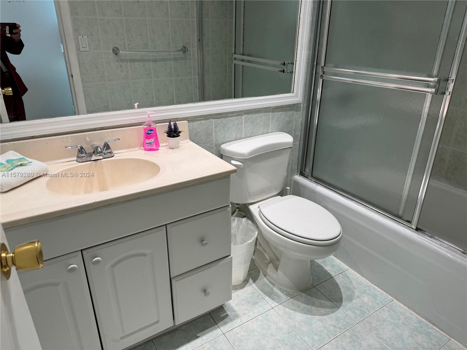 5445 Collins Ave # 814