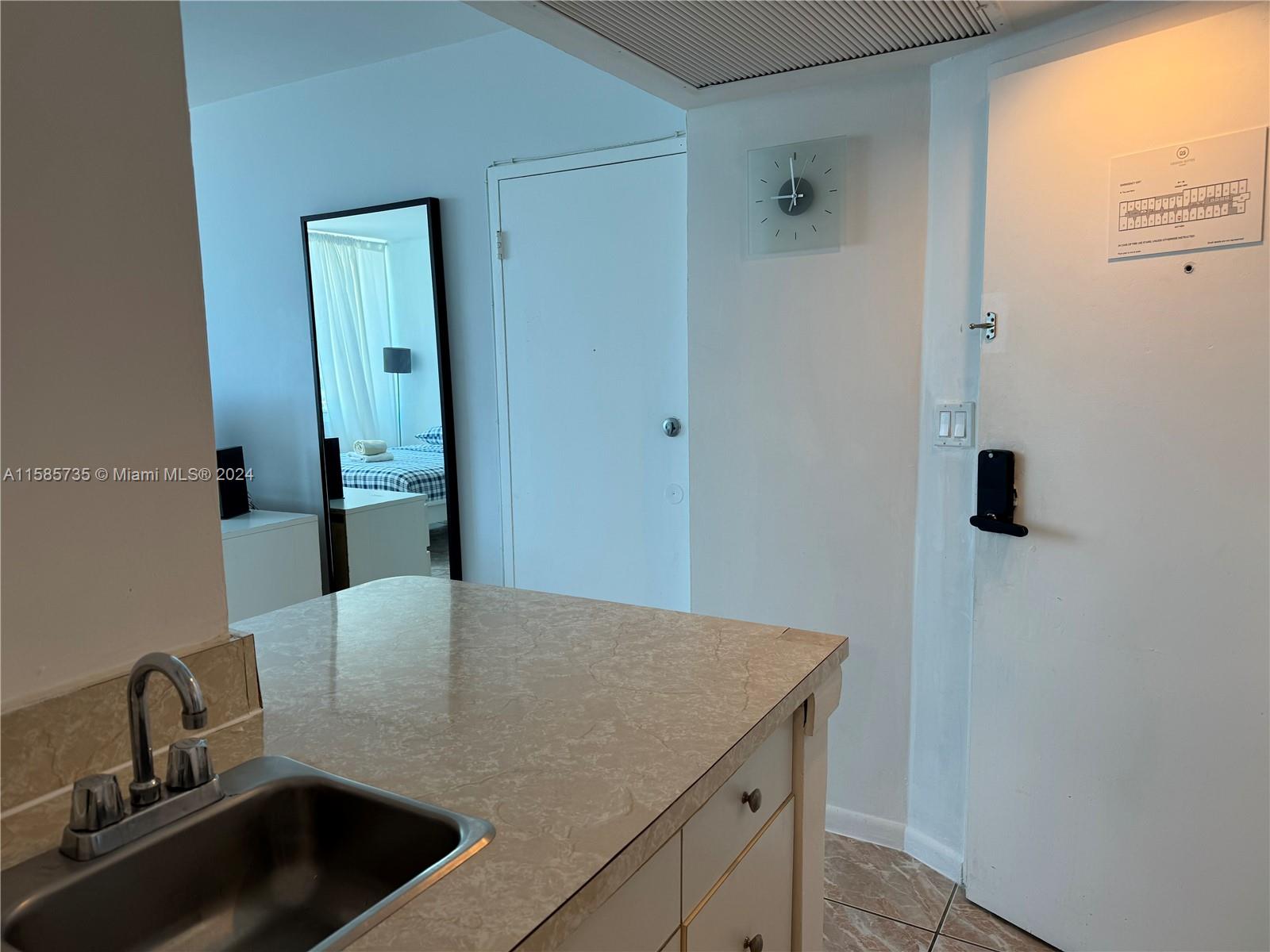 5445 Collins Ave # 812