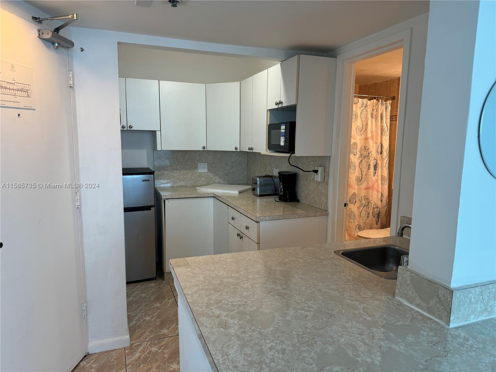 5445 Collins Ave # 812