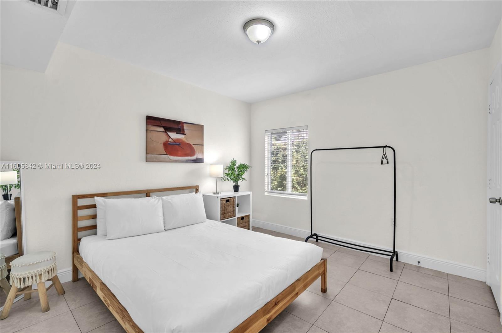 1825 SW 4th St Unit: West