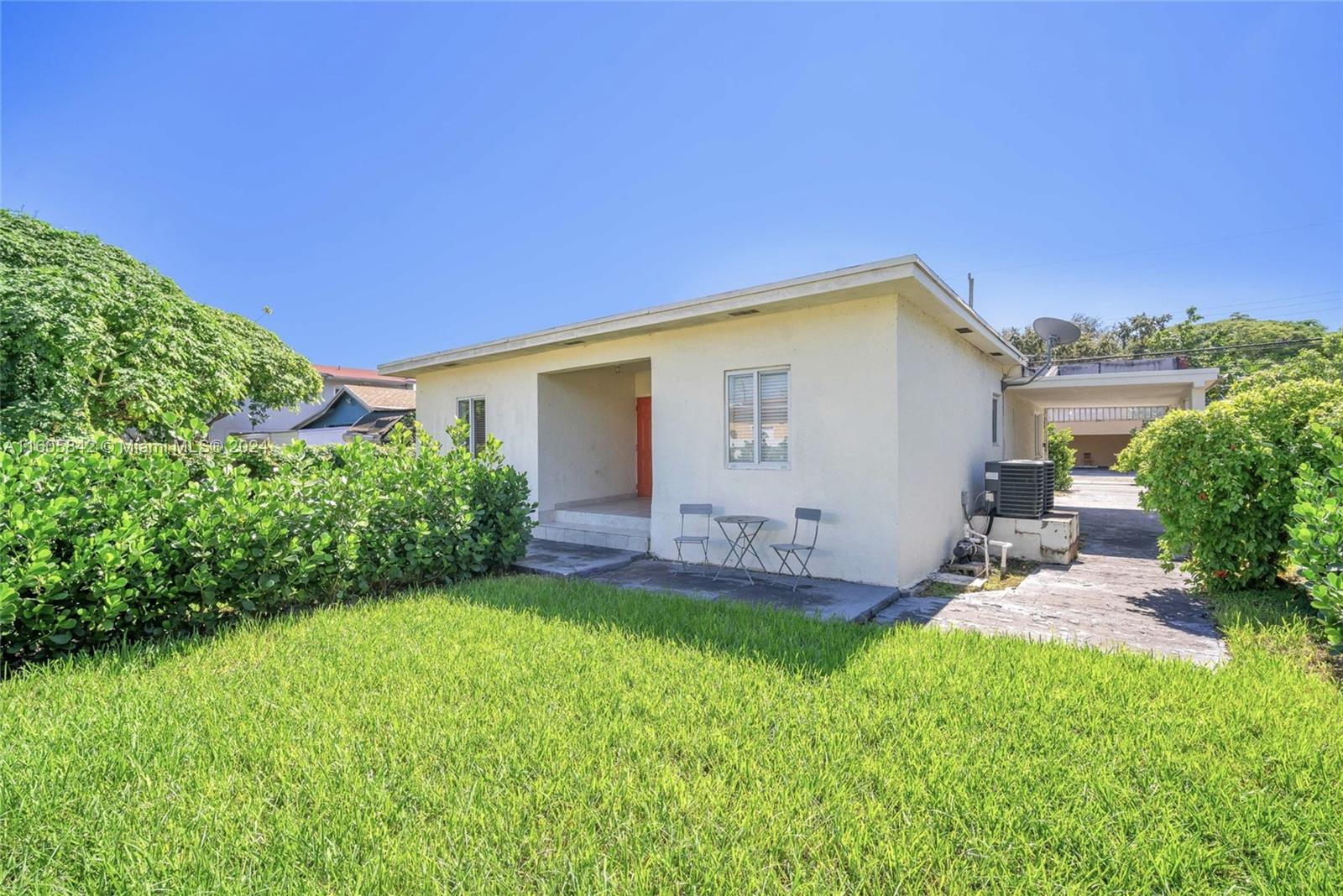 1825 SW 4th St Unit: West