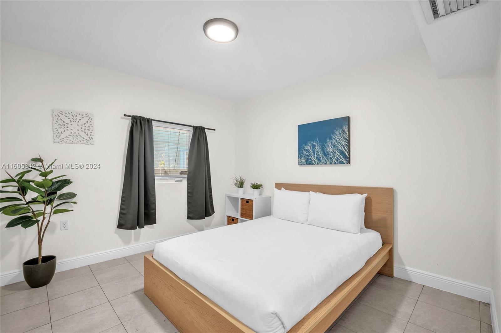 1825 SW 4th St Unit: West
