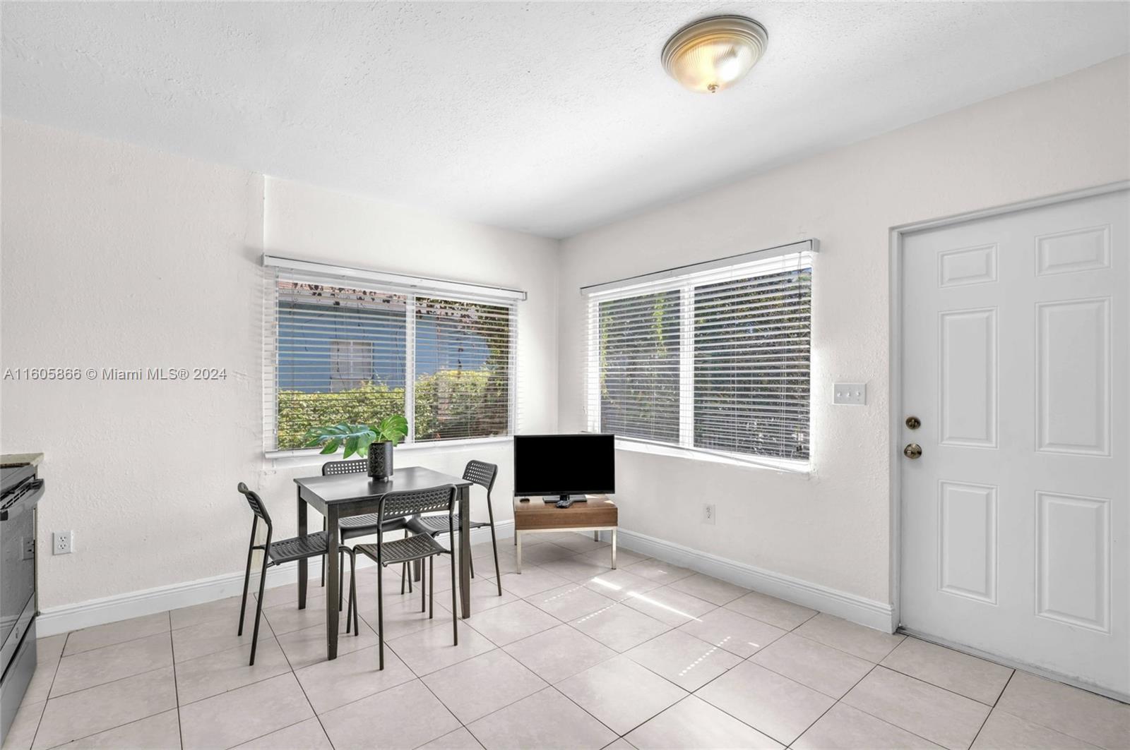 1825 SW 4th St Unit: East
