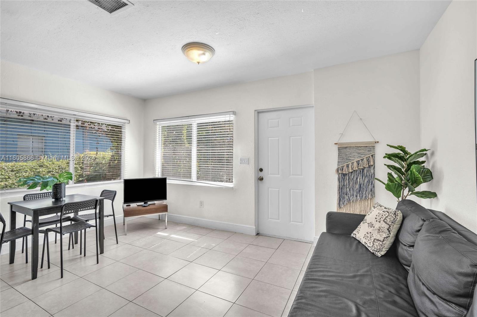1825 SW 4th St Unit: East