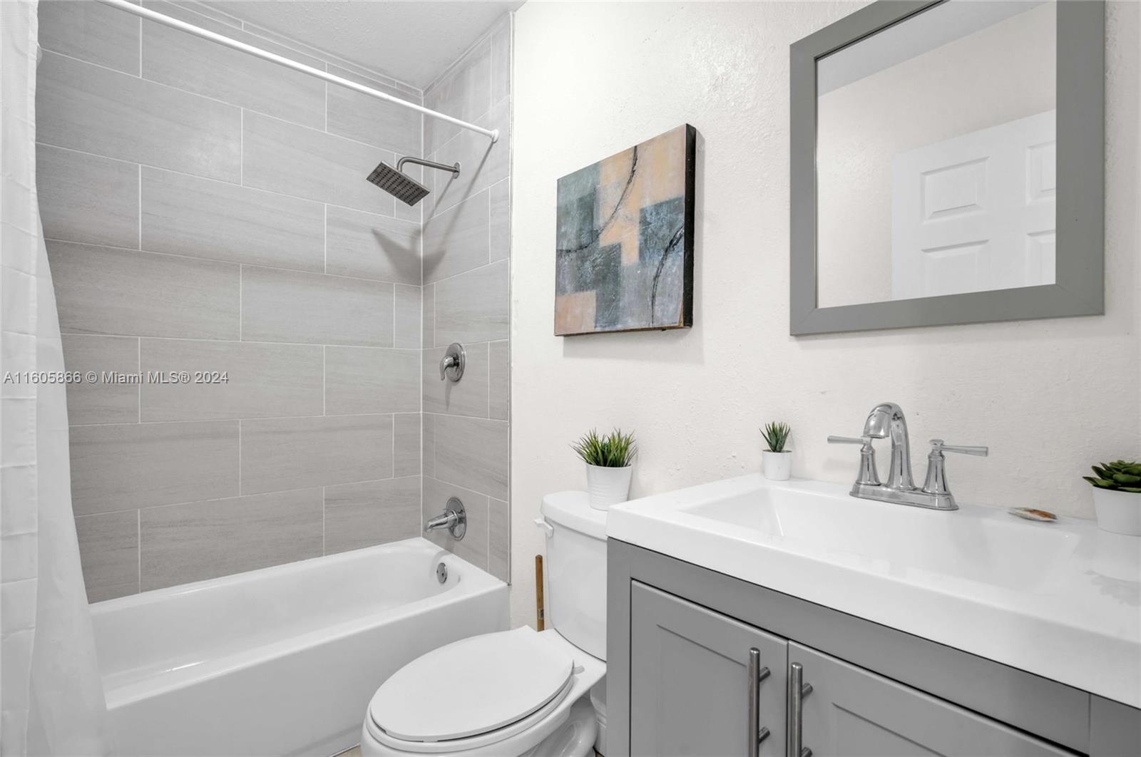 1825 SW 4th St Unit: East