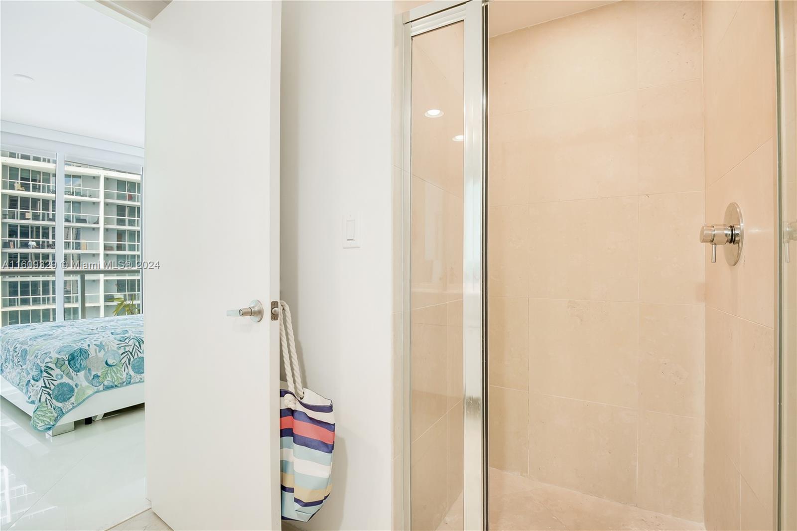475 Brickell Ave # 1809