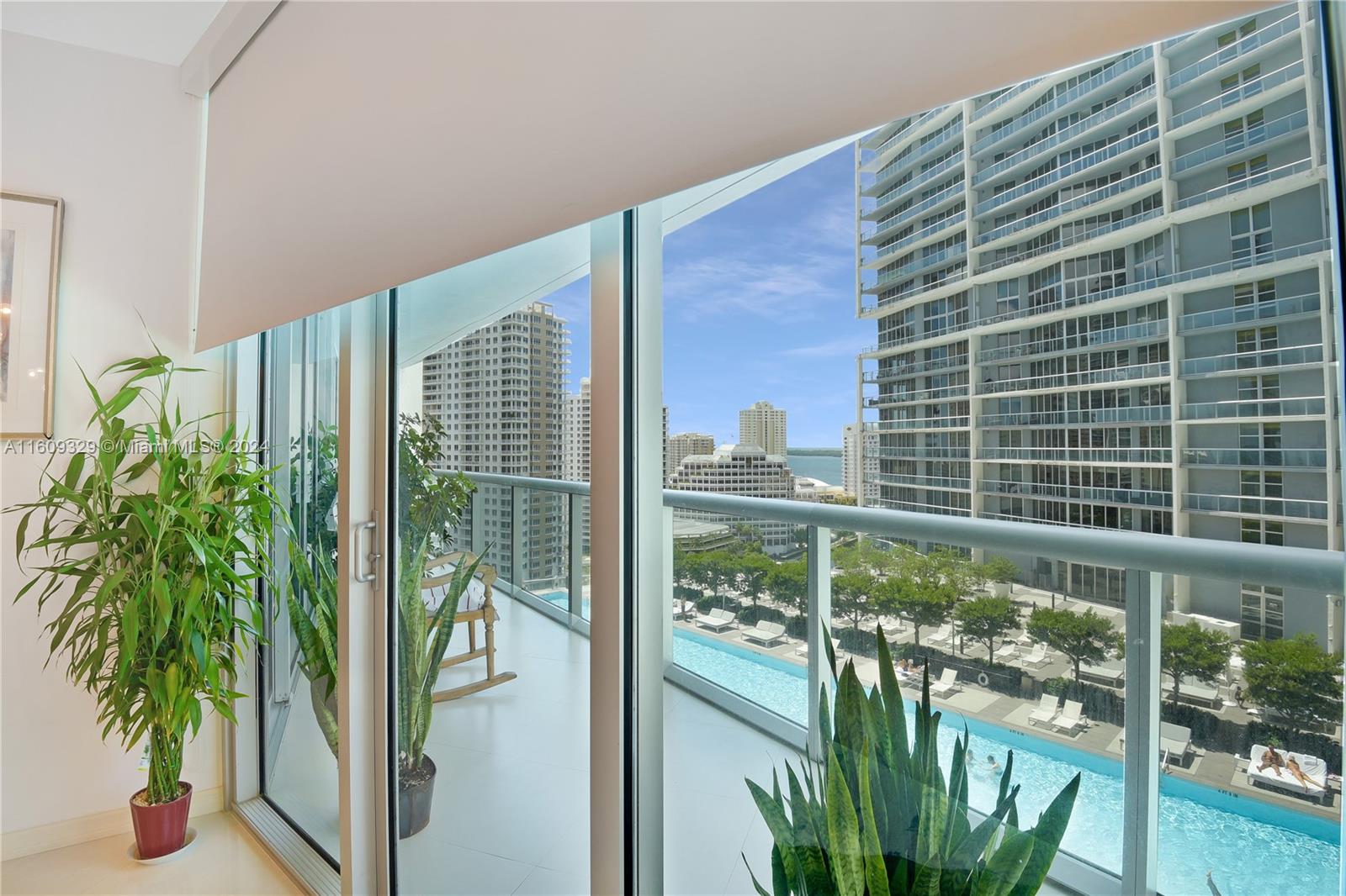 475 Brickell Ave # 1809