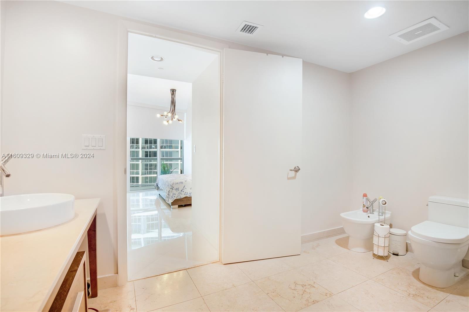 475 Brickell Ave # 1809