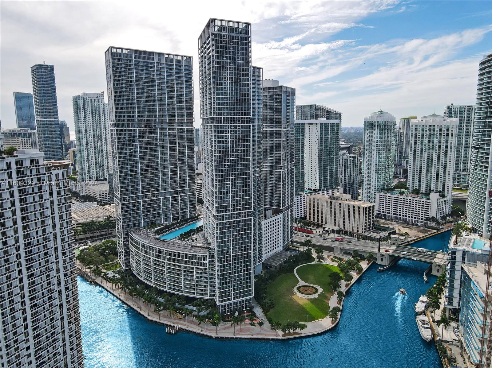 475 Brickell Ave # 1809