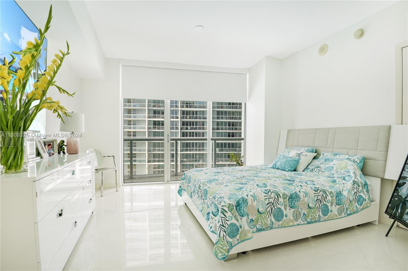 475 Brickell Ave # 1809