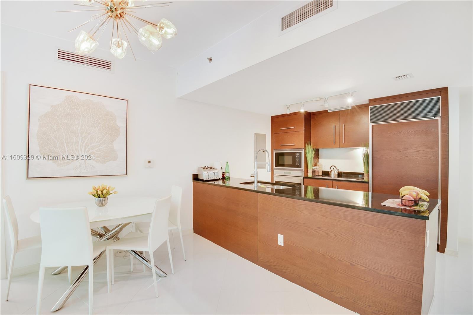 475 Brickell Ave # 1809