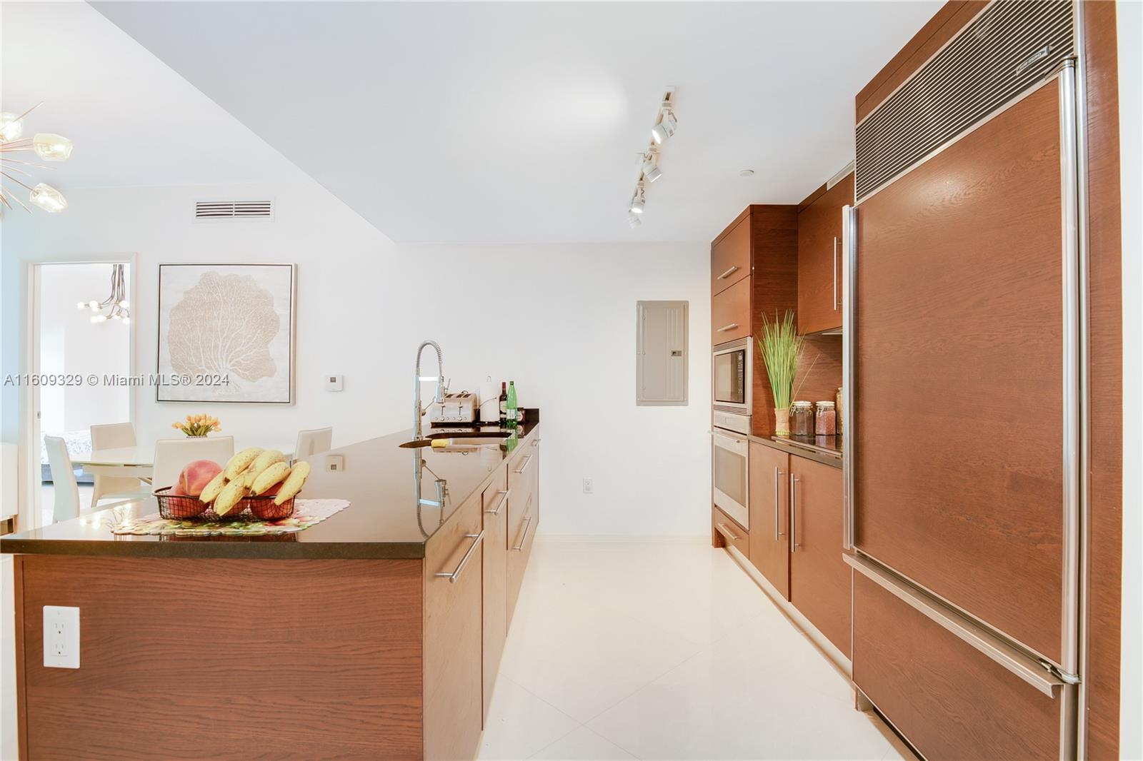 475 Brickell Ave # 1809