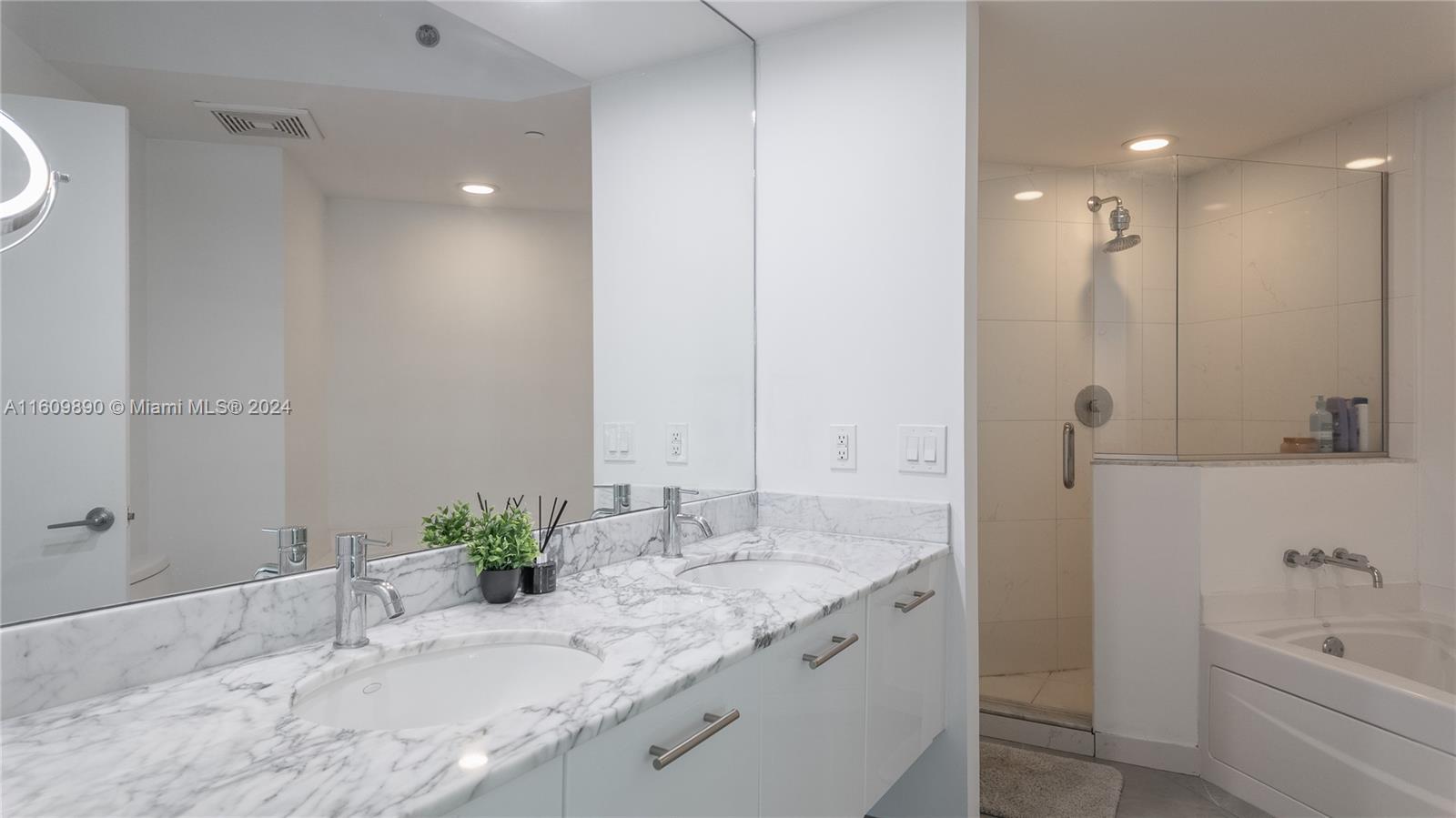 500 Brickell Ave # 2110