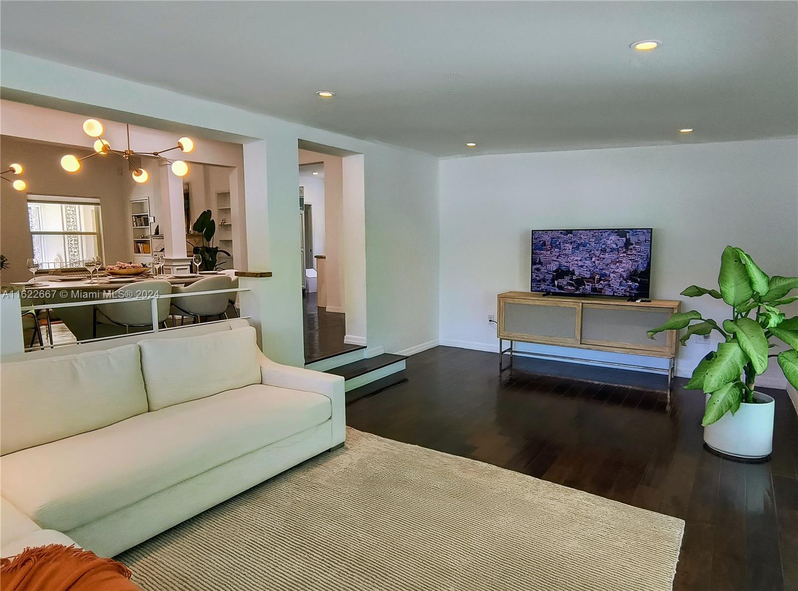 7611 Miami View Dr