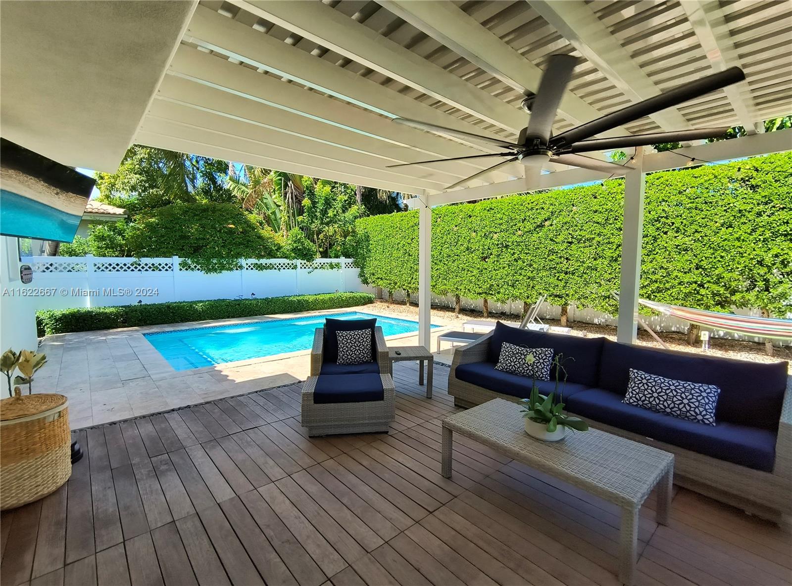 7611 Miami View Dr