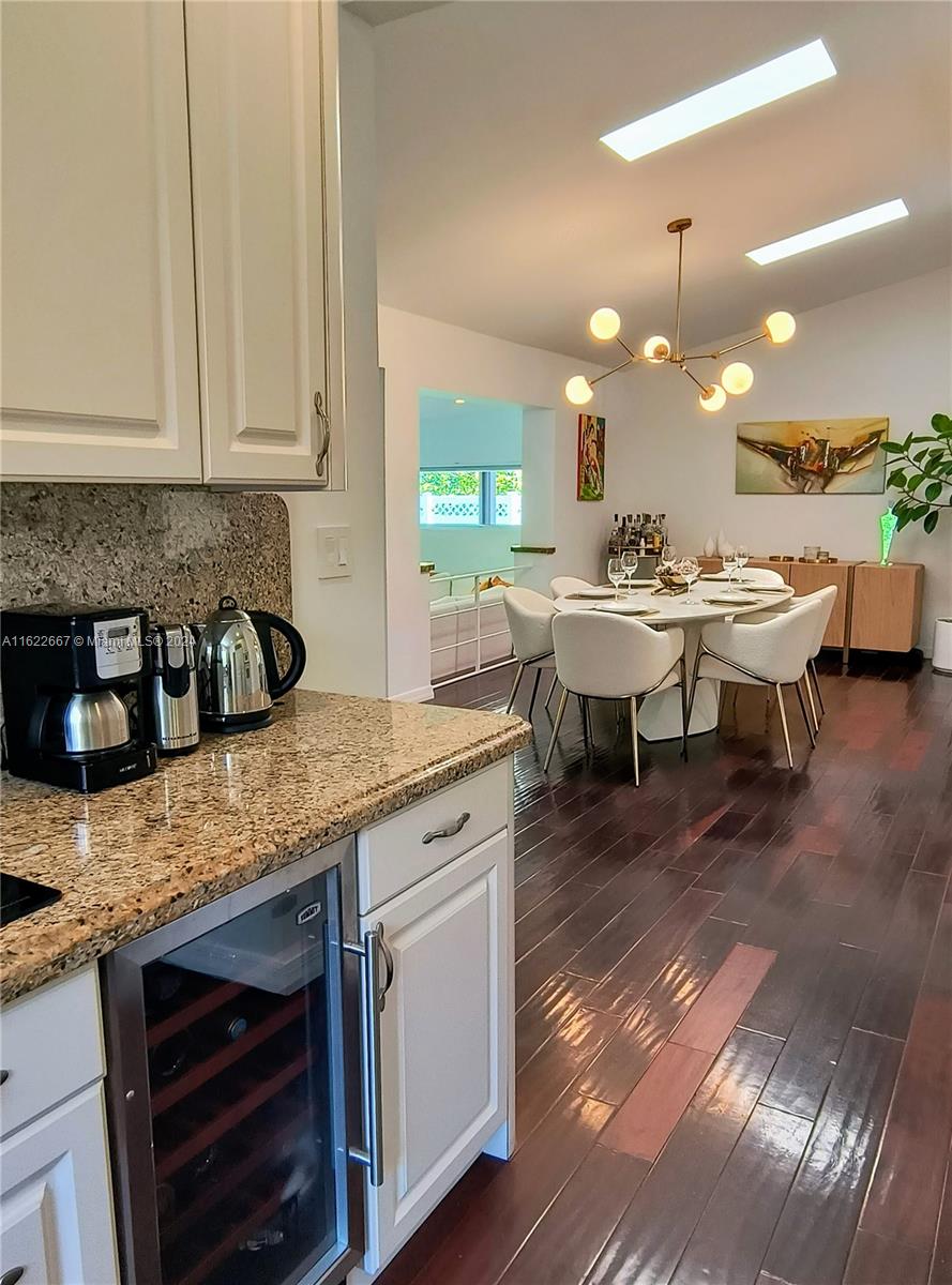 7611 Miami View Dr