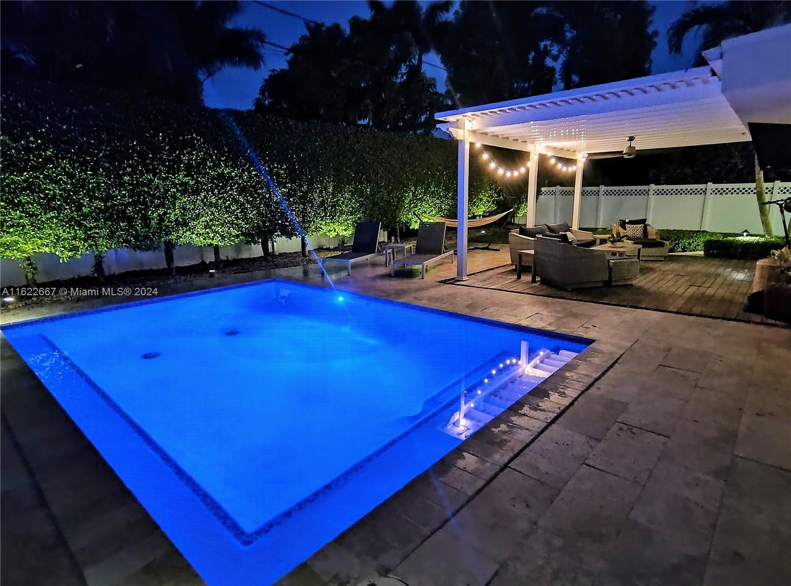 7611 Miami View Dr