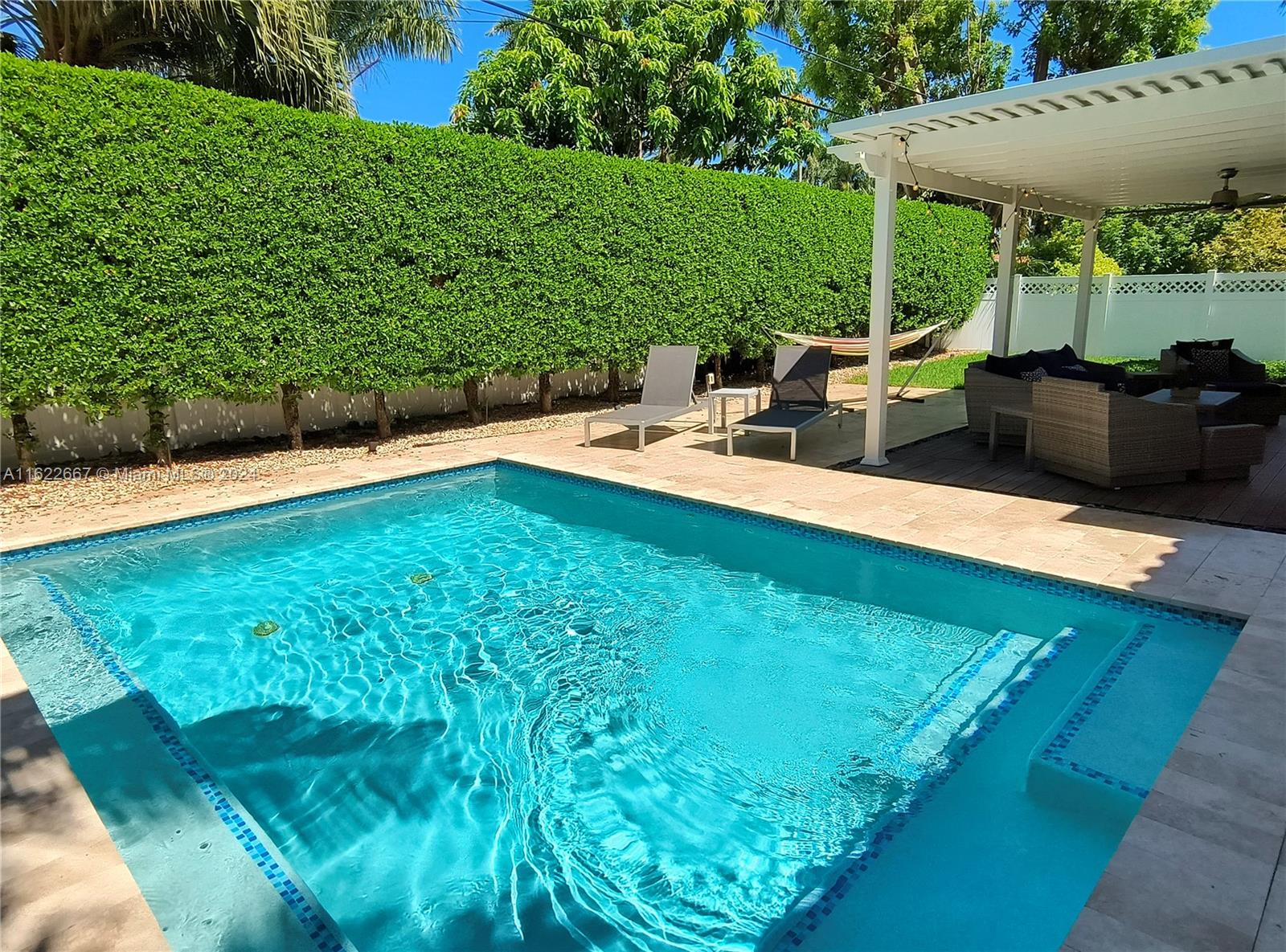 7611 Miami View Dr