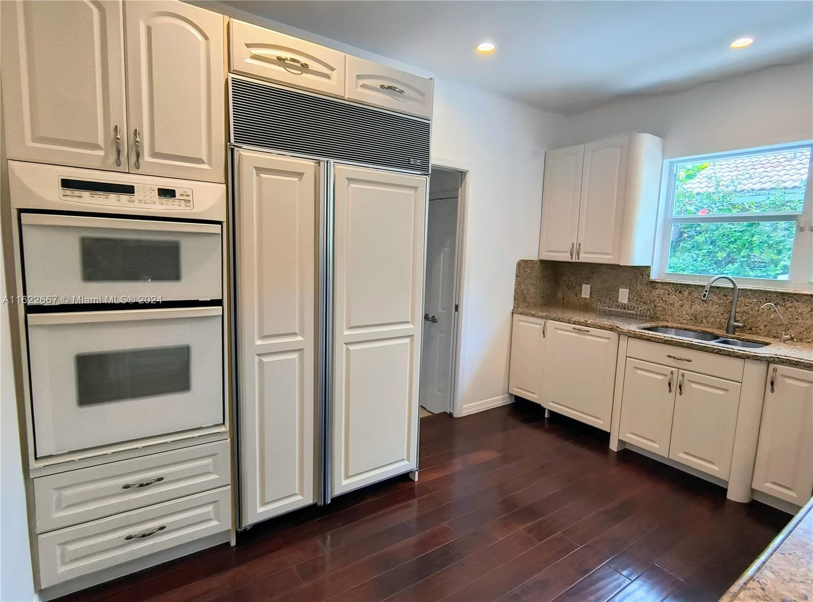 7611 Miami View Dr