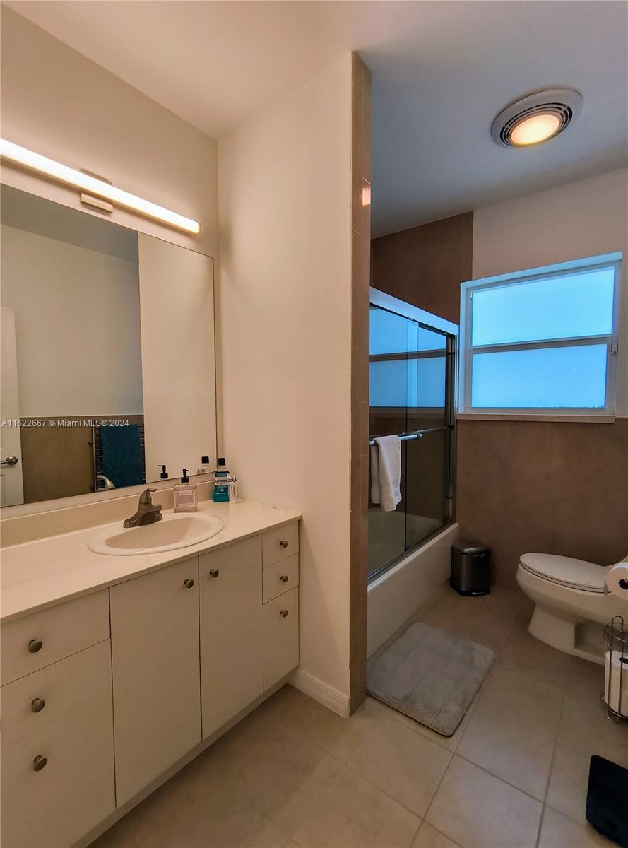7611 Miami View Dr