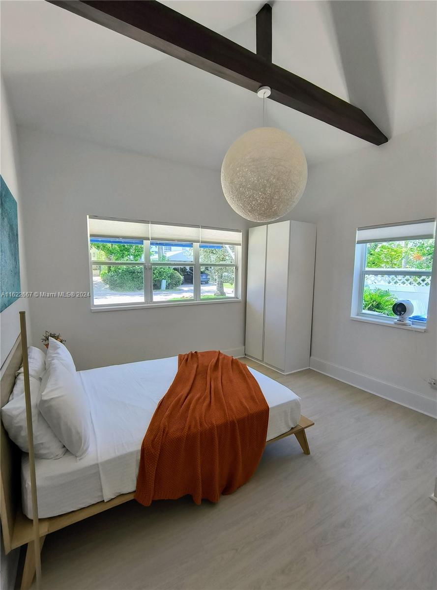7611 Miami View Dr
