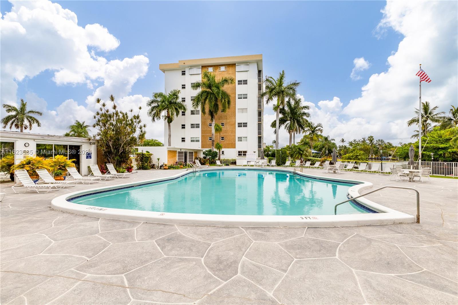 2970 NE 16th Ave # 305