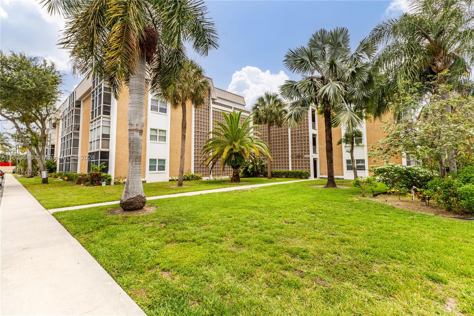 2970 NE 16th Ave # 305