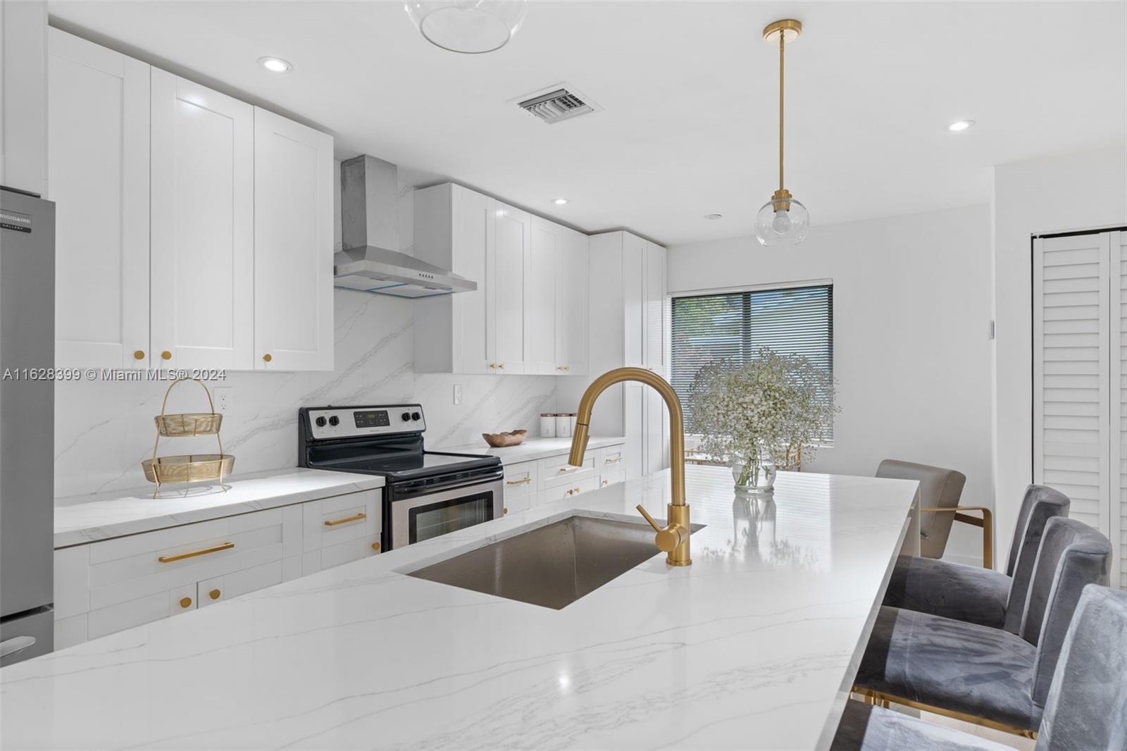 2121 NW 46th Ave