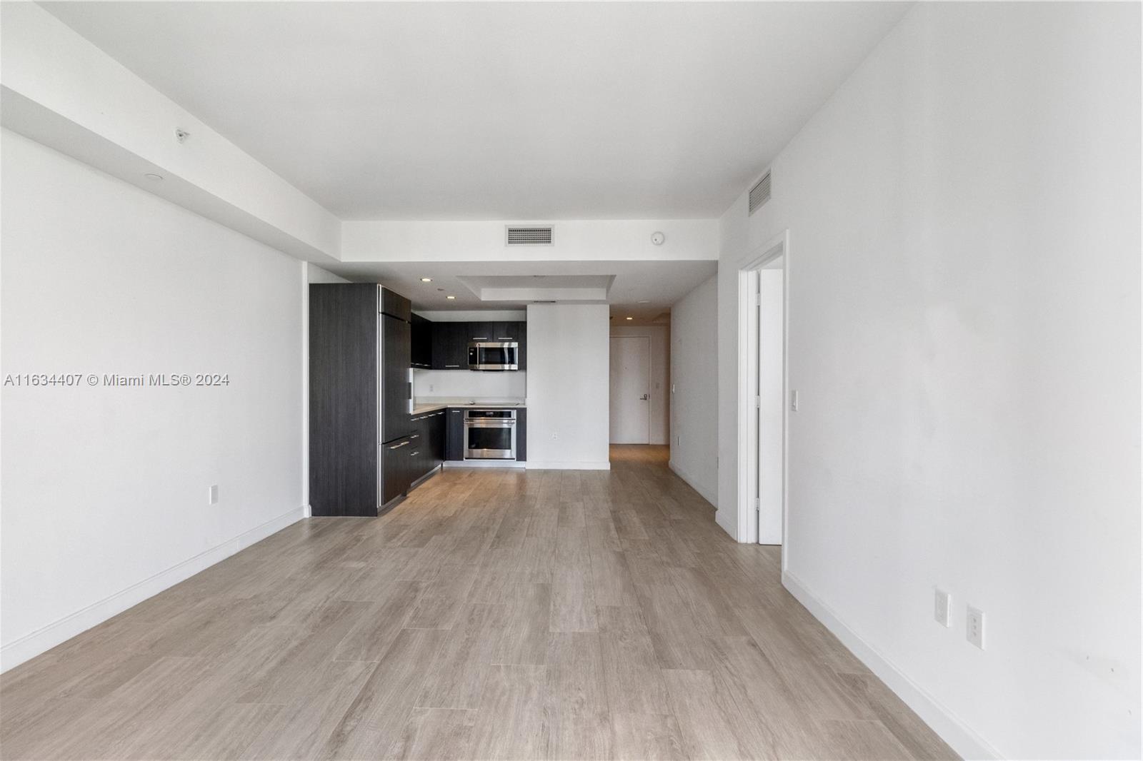 45 SW 9th St # 3705