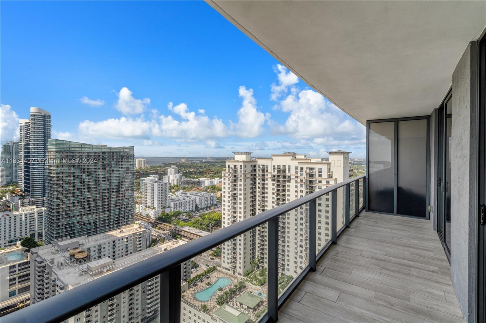 45 SW 9th St # 3705