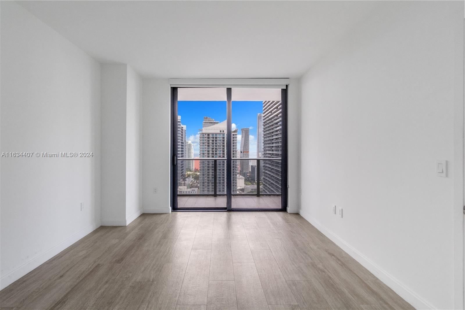 45 SW 9th St # 3705