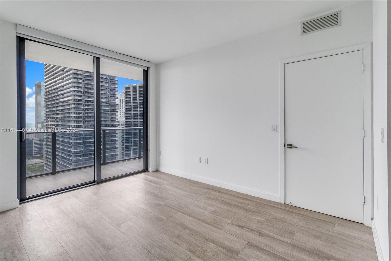 45 SW 9th St # 3705