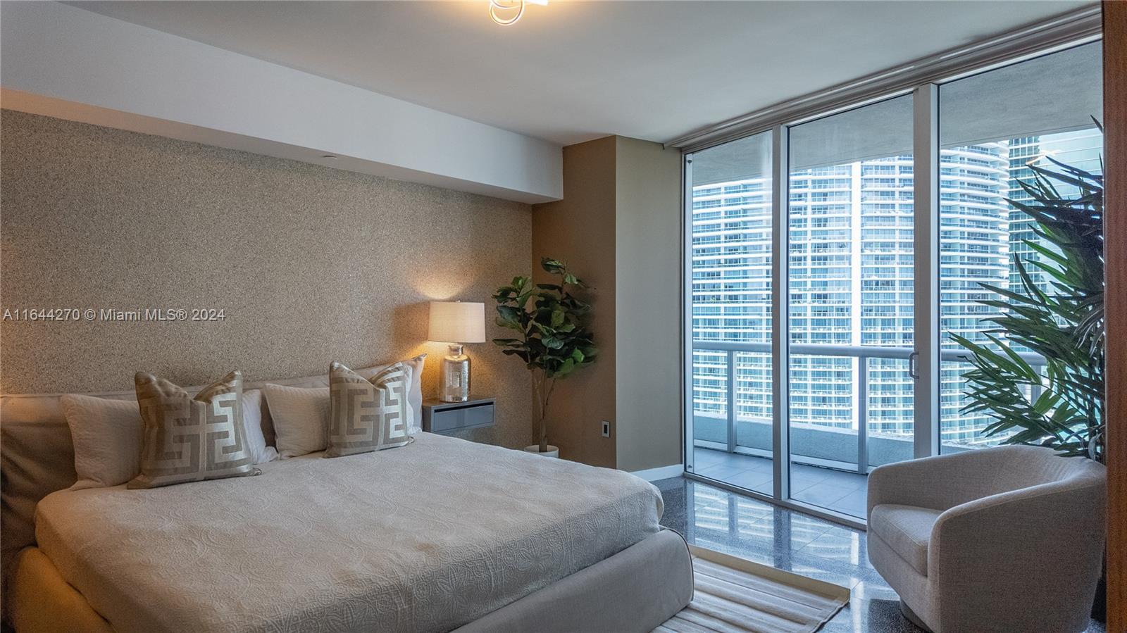 475 Brickell Ave # 2914
