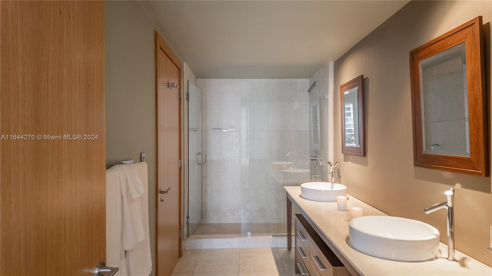 475 Brickell Ave # 2914