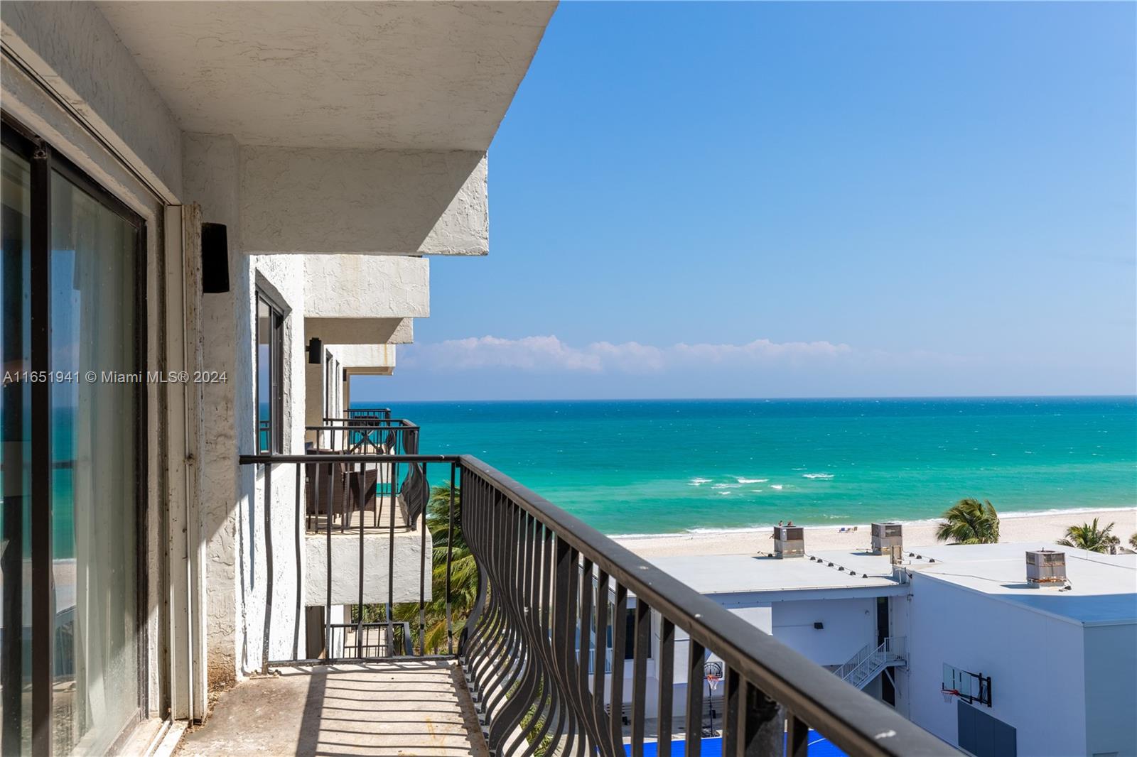 5415 Collins Ave # 704