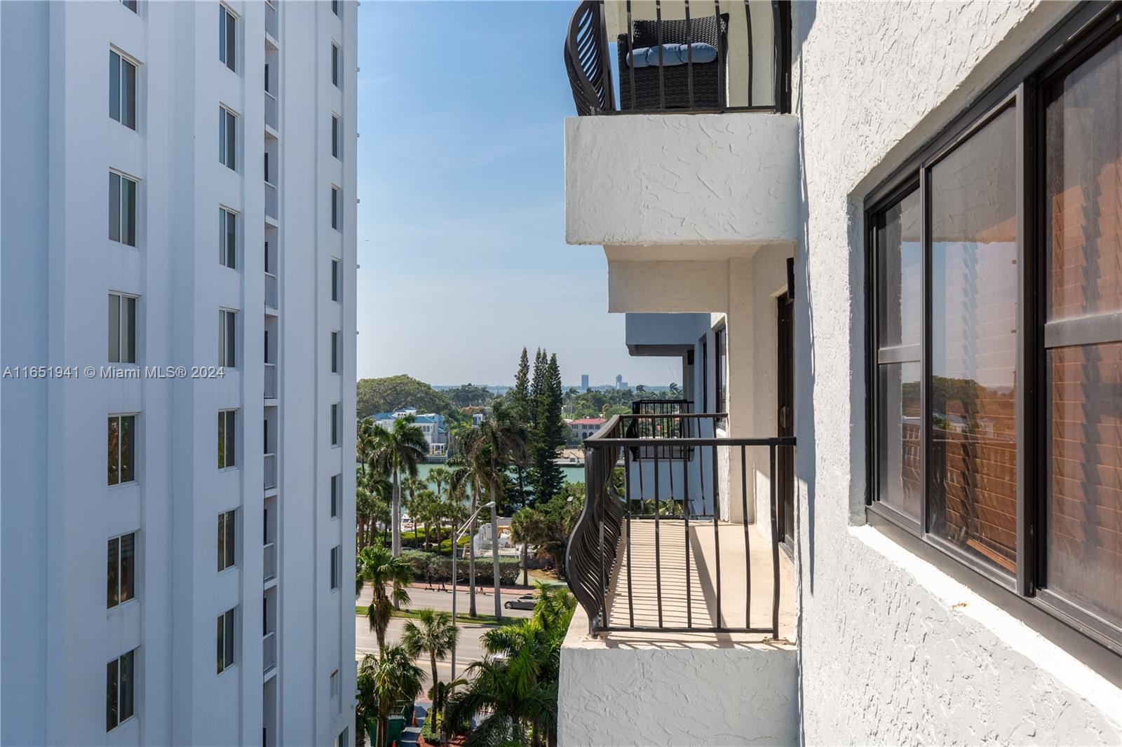 5415 Collins Ave # 704