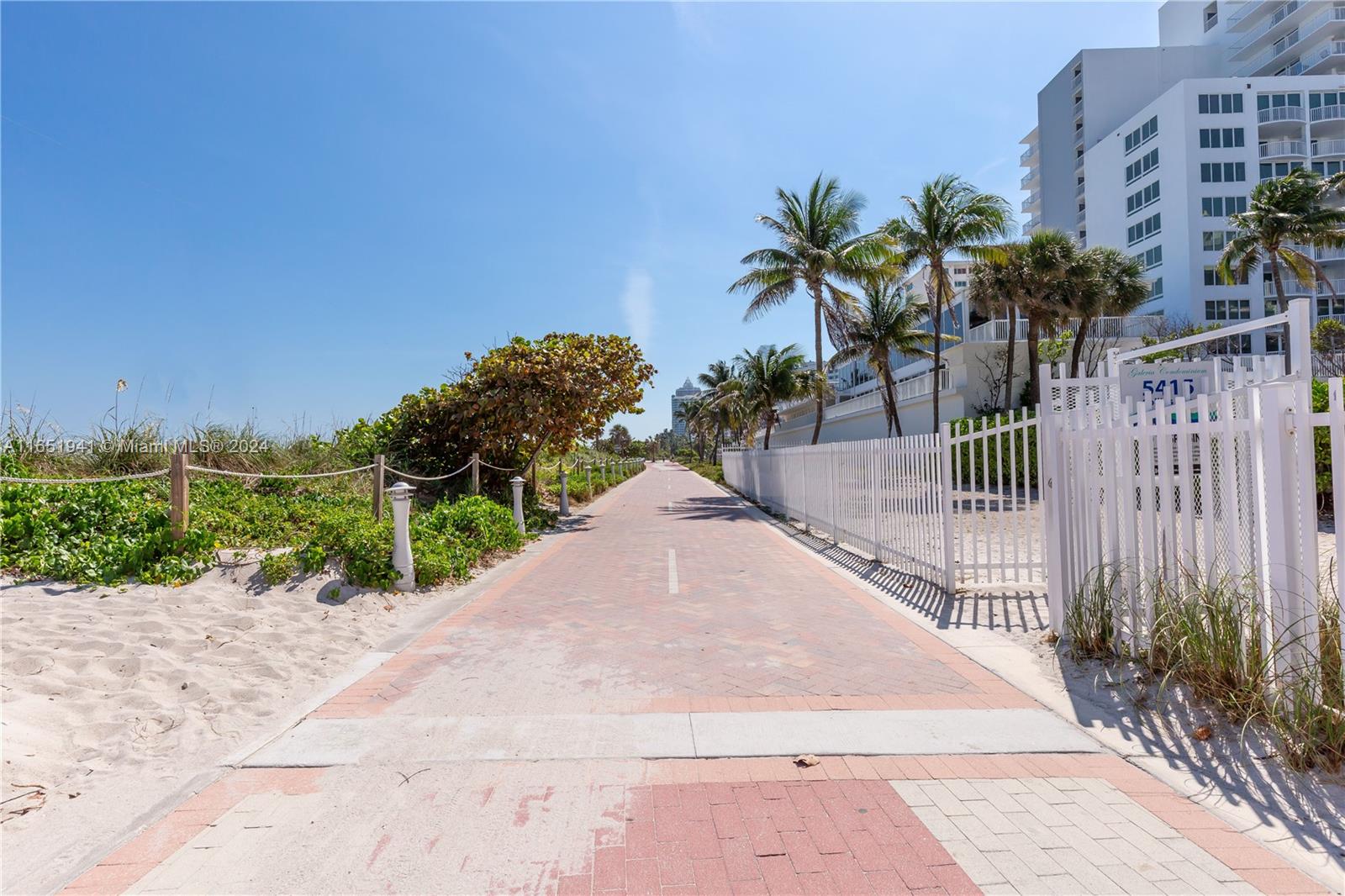 5415 Collins Ave # 704