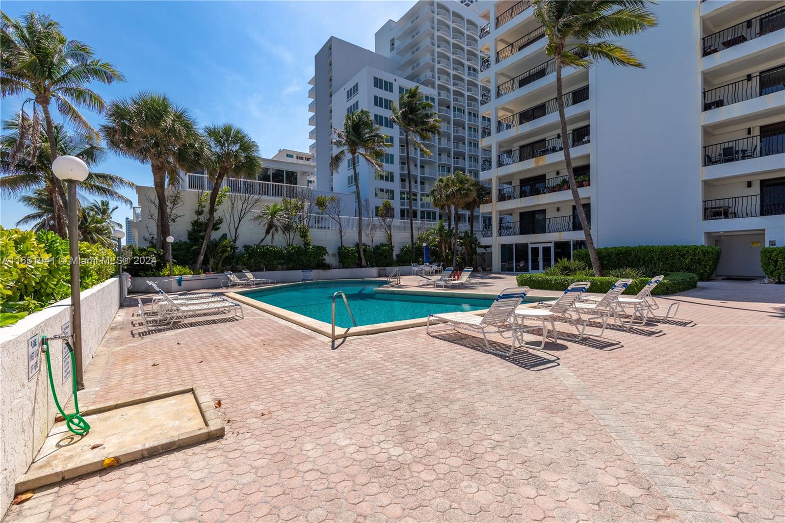 5415 Collins Ave # 704